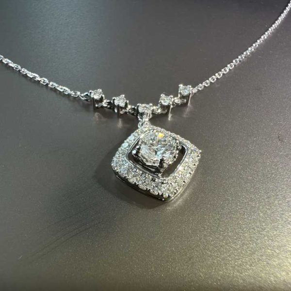 Customized Luxury 18k Gold Diamond Necklaces for Women Dainty Square Diamond Handmade for Anniversary Wedding Banquet