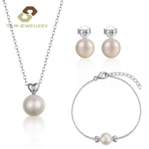 925 Sterling Silver Heart Pendant Necklace with Pearl and Lab-Grown Diamond for Women
