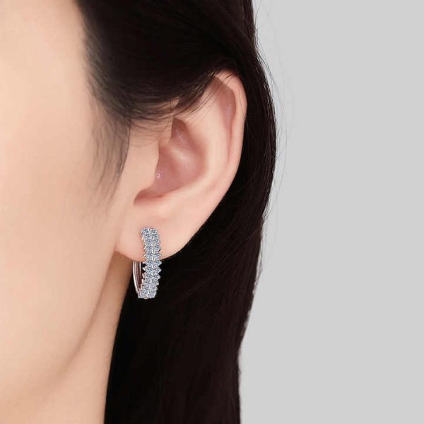 Luxury 1.5CT Baguette Diamond Huggie Earrings Sterling Silver Total 1.5CT Moissanite Elegant and Exquisite
