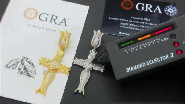 Hiphop 925 Sterling Silver Moissanite Cross Pendant with Round Brilliant Cut Charm