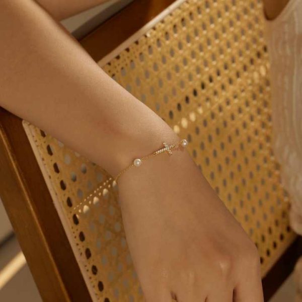 Stylish Jewelry Women S925 Silver Link Chain Religious Cross 5A Cubic Zirconia Pearl Charm Bracelets for Daily Dress up