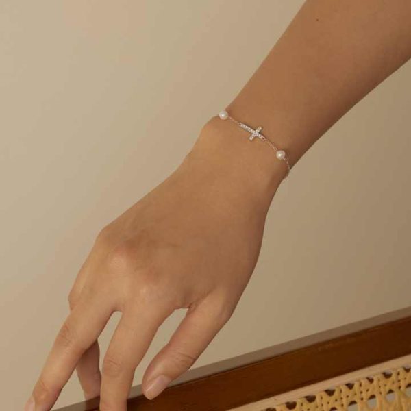 Stylish Jewelry Women S925 Silver Link Chain Religious Cross 5A Cubic Zirconia Pearl Charm Bracelets for Daily Dress up
