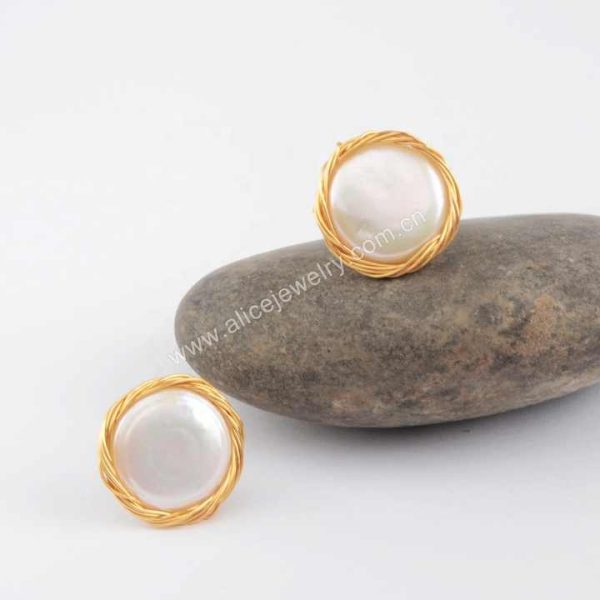 WX1205 Natural Round Pearl Earrings Women Wire Earrings Stud