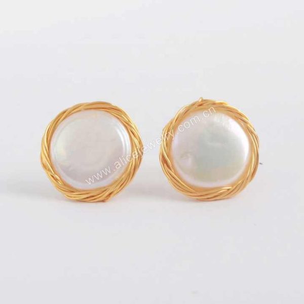 WX1205 Natural Round Pearl Earrings Women Wire Earrings Stud