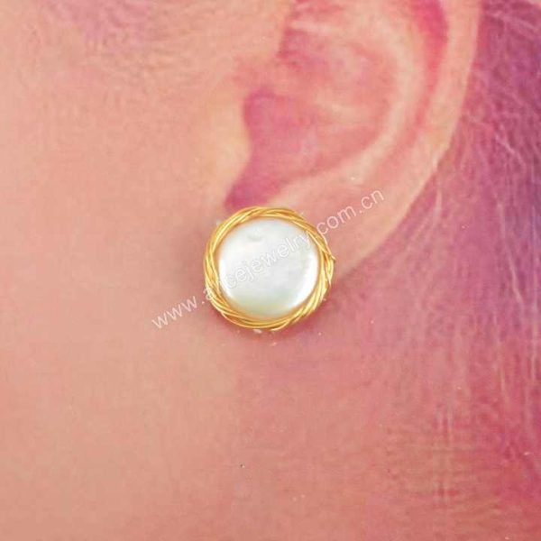 WX1205 Natural Round Pearl Earrings Women Wire Earrings Stud