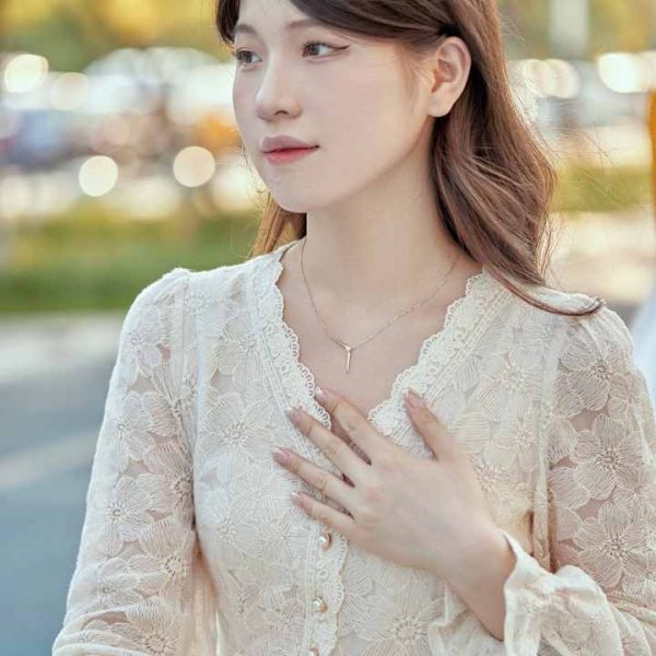 Elegant Women Fine Jewelry Exclusive Minimalist Design S925 Silver Strip Geometric Shell Pearl Pendant Necklace