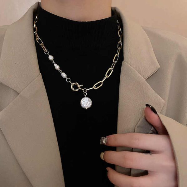 Small Elegant Gold-Plated Pearl Pendant Necklace with Geometric Design for Children's Clavicle Chain Great for Gift