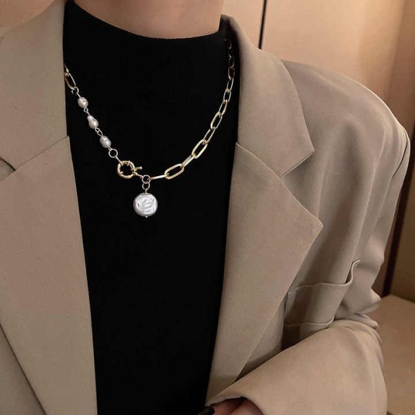 Small Elegant Gold-Plated Pearl Pendant Necklace with Geometric Design for Children's Clavicle Chain Great for Gift