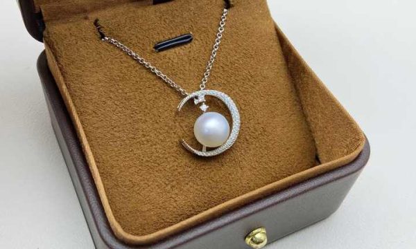Moon Shape Girls Fashionable Real Freshwater Natural 925 Silver Angel Pearl Pendant Necklace