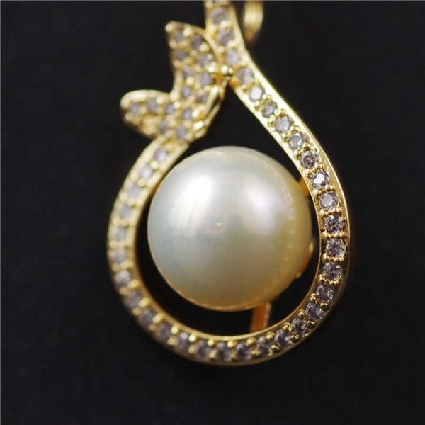 Compact Best Price Custom Vintage Pearl Rhinestone Pendant