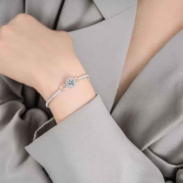 S925 Silver Moissanite Bracelet 1 2 Carat High Quality Light Luxury Exquisite Sunflower Bracelet for Women Factory Wholesale