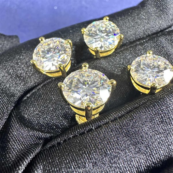 High Quality 925 Sterling Silver Moissanite Earrings Customizable 10K 14K Gold Plating 'Ice Out' Design Wholesale Copper Studs