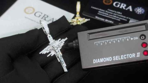 925 Sterling Silver Hiphop Emerald Cut Moissanite Iced Out Jesus Cross Pendant for Party Jewelry