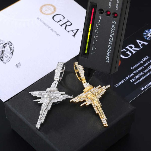 High Quality Christian Jewelry 925 Sterling Silver Baguette Moissanite Iced Out Crucifixion Jesus Cross Pendant