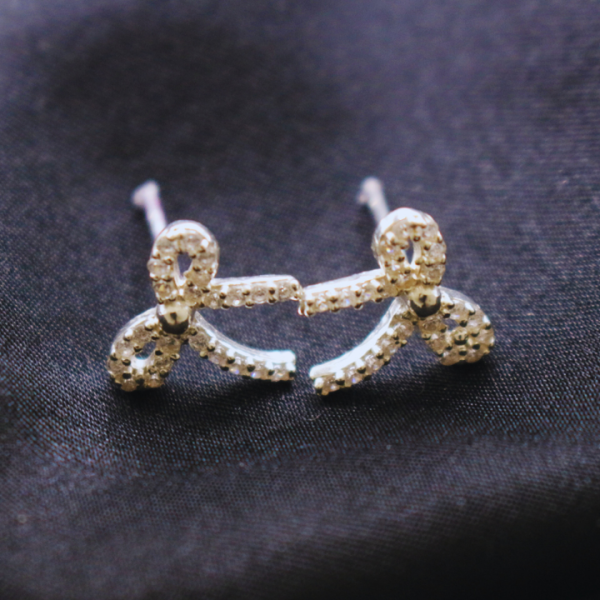925 Sterling Silver Elegant Fine Stud Earrings Gold Plated with Zircon Main Stone Timeless Refined Look Women Perfect Gift Idea