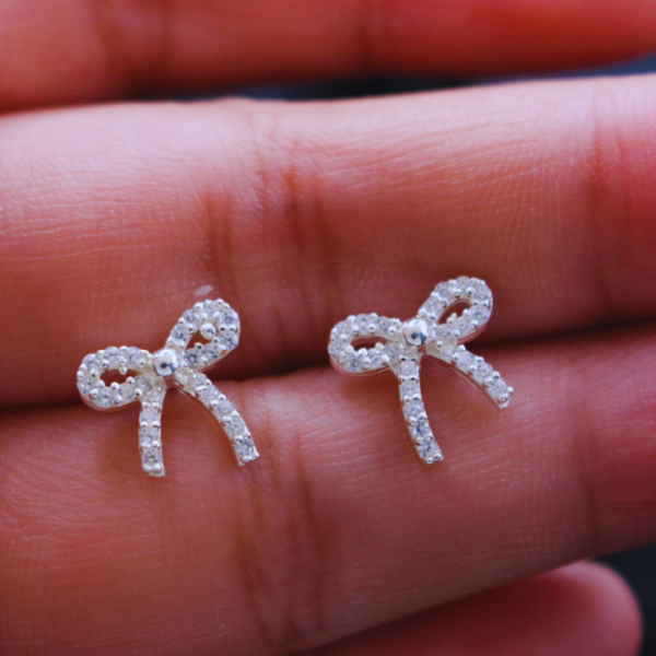925 Sterling Silver Elegant Fine Stud Earrings Gold Plated with Zircon Main Stone Timeless Refined Look Women Perfect Gift Idea